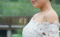 两个人一前一后有力的